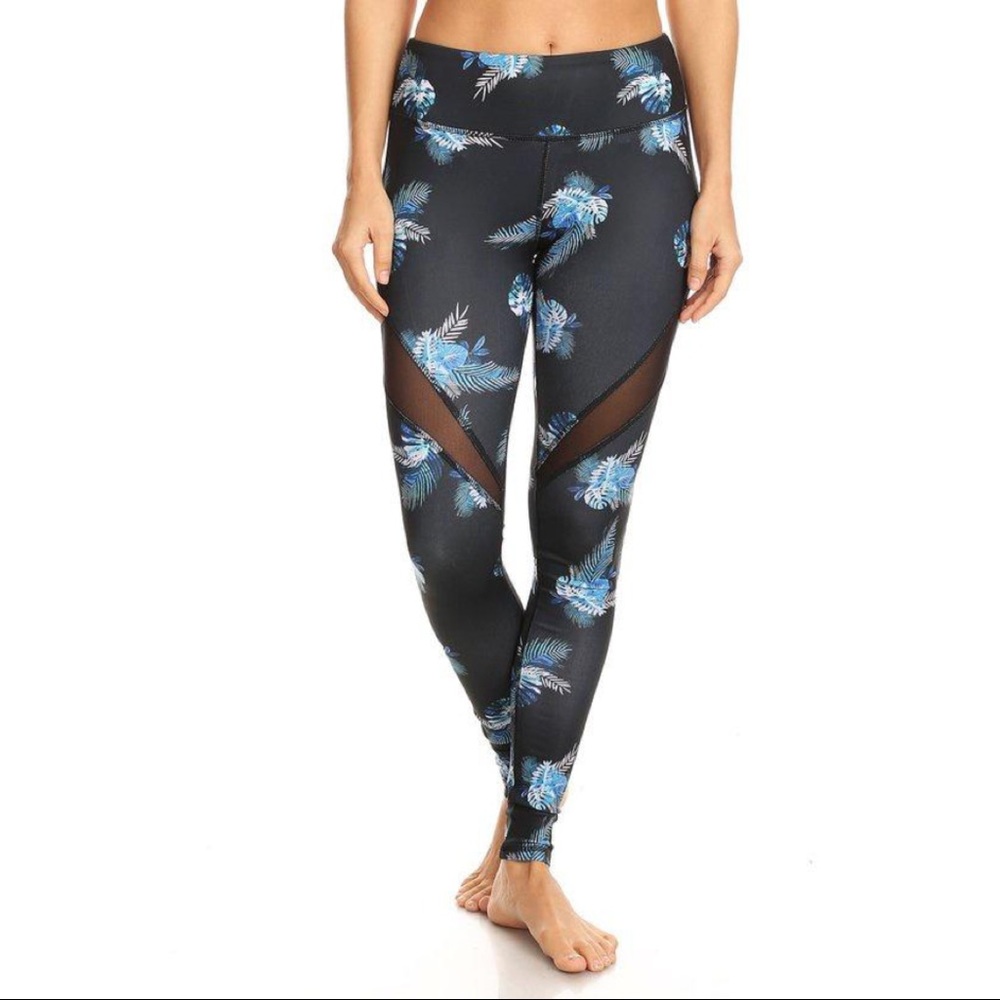 NWT Feather Detail The Free Yoga Legging